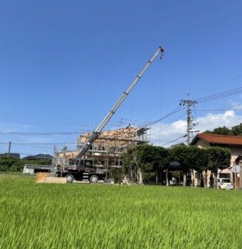 青空が綺麗ですが、かなり気温が上がりました。